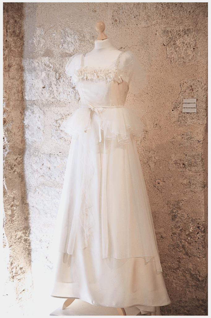 Robe de Mariée d'exception conçue par Itakoé - Hérault est exposée à la Maison des Métiers d'Art de Pézenas